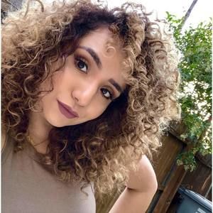 Meet your Posher, Alexia